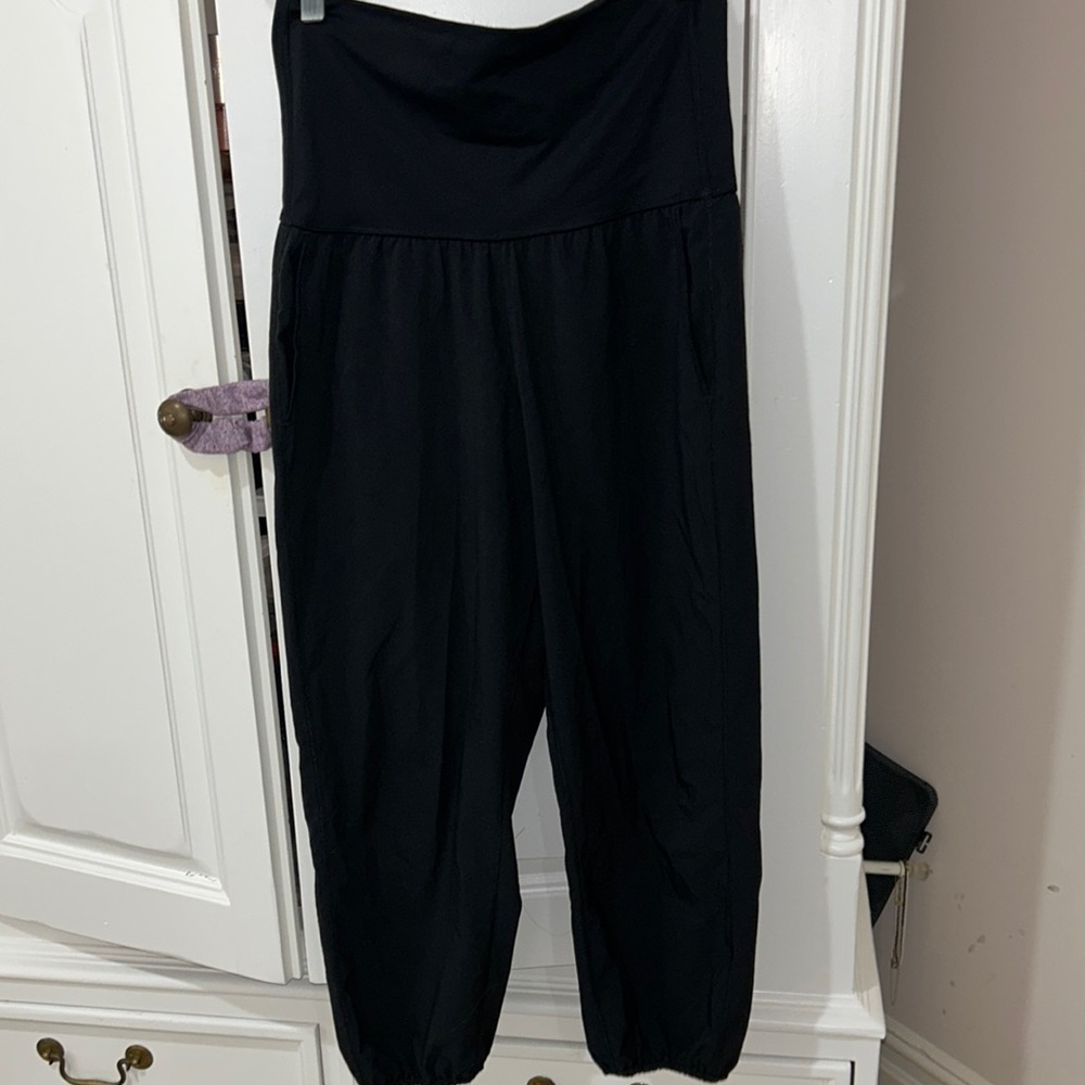 Lululemon joggers size 6.